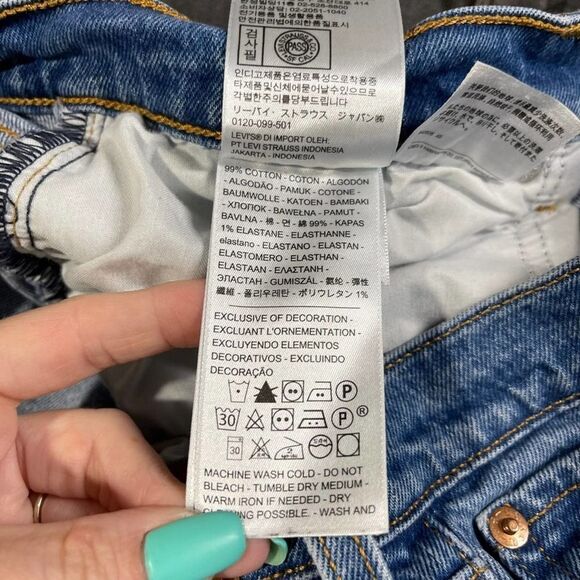 Levi's Wedgie Straight Premium Denim Button Fly Jeans Raw Hem Womens Size 31 - Picture 12 of 15